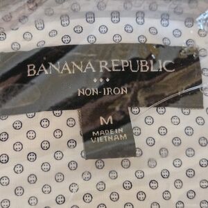 Banana Republic Men's White Patterned Button Down Shirt